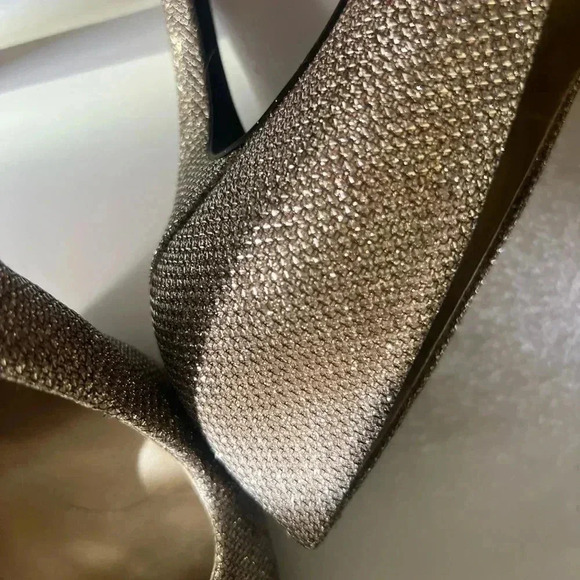 GUESS GOLDEN PUMPS SIZE 7 1/2 LIKE NEW WOMENS - Picture 12 of 14